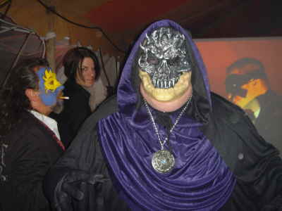 20081031-CigarsAndStripesHalloweenCountMidnight�001006